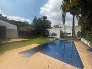 Casa sola con pequeños desniveles en la colonia Reforma