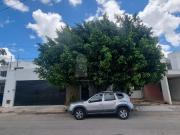 Casa sola en colonia Maya a unos cuadras de plaza...