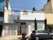 Casa sola en excelente ubicación