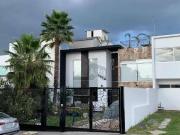 Casa sola en venta con acabados de lujo y vista...