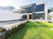 CASA SOLA EN VENTA DENTRO DE FRACCIONAMIENTO CON SEGURIDAD