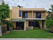 Casa sola en venta dentro de fraccionamiento con vigilancia