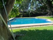 CASA SOLA CON ALBERCA Y JARDINES AMPLIOS EN CUERNAVACA