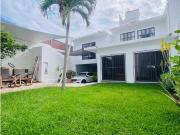Casa sola en Venta en Cuernavaca Miraval con jardín... Casa sola en Venta en Cuernavaca Miraval con jardín...