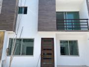 EN VENTA CASA SEMINUEVA EN JIUTEPEC MODERNA ALBERCA...