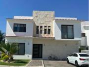 Casa sola en venta en Paraíso Country Club, Emiliano...