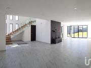CASA SOLA EN VENTA EN SAN MIGUEL TOTO, METEPEC CON...