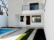 CASA SOLA NUEVA CON ALBERCA EN JIUTEPEC