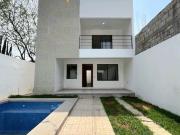 CASA SOLA NUEVA CON ALBERCA EN PEDREGAL DE LAS FUENTES