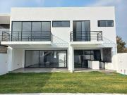 Casa sola, nueva ✨ fracc. De lujo, alberca y jardín... Casa sola, nueva ✨ fracc. De lujo, alberca y jardín...