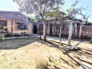 Casa sólida 6 dorm gran patio potencial Comercial en San...