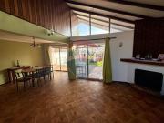 CASA SÓLIDA CON GRAN TERRENO