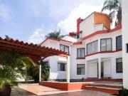CASA SOLO EN FRACCIONAMIENTO CON HABITACIÓN EN PLANTA BAJA