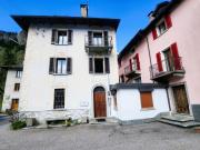 Casa storica con grande terreno annesso