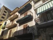 Casa su tre livelli