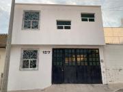 CASA SUPER CENTRICA CON AMPLIAS RECAMARAS UNA EN PLANTA BAJA CASA SUPER CENTRICA CON AMPLIAS RECAMARAS UNA EN PLANTA BAJA