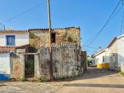 Casa T2 para recuperar junto à praia Fluvial da Ortiga