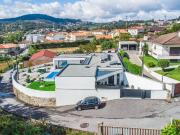 Casa T3 em Ronfe de 152,00 m²