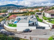 Casa T3 em Ronfe de 152,00 m²