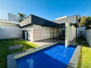 Casa térrea com 4 suítes e piscina no Condomínio do Lago