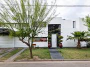 Casa Tejas del Sur 2 con 3 dormitorios 3 baños pileta...