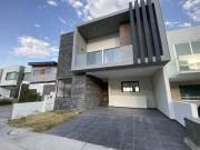 CASA TEQUESQUITENGO EN VENTA EN CUMBRES DEL LAGO JURIQUILLA