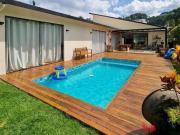 Casa térrea 3 suítes piscina e 3 vagas cobertas Chácara...