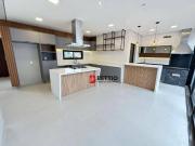 Casa térrea 3 suítes rica em marcenaria, escritório,...