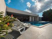 CASA TÉRREA 4 SUÍTES ACEITA FINANCIAMENTO CONDOMÍNIO...