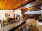 CASA TERREA/ 4 SUITES / REFORMADA