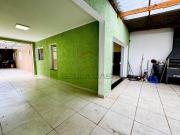 Casa terrea a venda com 2 quartos, 3 vagas e quintal com...