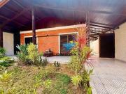 Casa térrea á venda na prai da Tombo no Guarujá I Imóveis