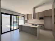 CASA TÉRREA À VENDA NO CONOMÍNIO ROYAL GARDEN, EM...