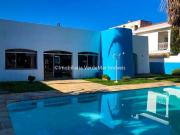 Casa térrea À VENDA no Jardim Acapulco em Guarujá