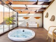 Casa térrea alto padrão no Ahú, com 4 quartos e 34