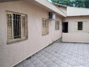 Casa térrea boa e bem localizada perto do Bosque Maia