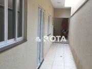 Casa térrea com 3 suítes rica em armários planejados