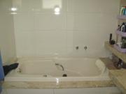 Casa térrea c/ piscina e 3 suítes