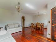 Casa térrea com 03 Quartos e amplo quintal, no Santa...