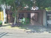 Casa térrea com 252m2 de terreno, com quintal amplo