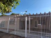 Casa Térrea com 2 Quartos para Alugar por R$ 1.400/mês