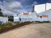 Casa Térrea, com 3 compartimentos e logradouro