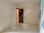 Casa térrea com 3 dormitórios, 2 vagas na Vila Nivi