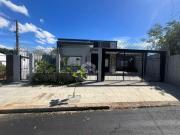 Casa térrea com 3 dormitórios, 3 banheiros com pátio...