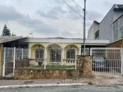 CASA TÉRREA com 3 dormitórios, salão de festas, edícula...