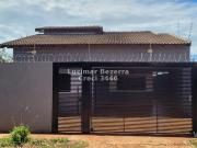 Casa Térrea com 3 Quartos para Alugar por R$ 2.700/mês