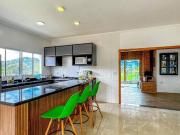 Casa Térrea com 3 Suítes à venda, 382 m² por R$...