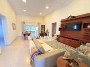 Casa térrea com 3 suítes e amplo terreno à venda no...