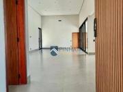 Casa Térrea com 3 Suítes e Piscina em Condomínio Clube –...