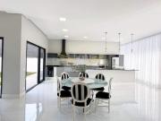 Casa Térrea com 3 Suítes no Condomínio Swiss Park para...